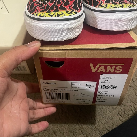 Vans - Picture 4 of 4